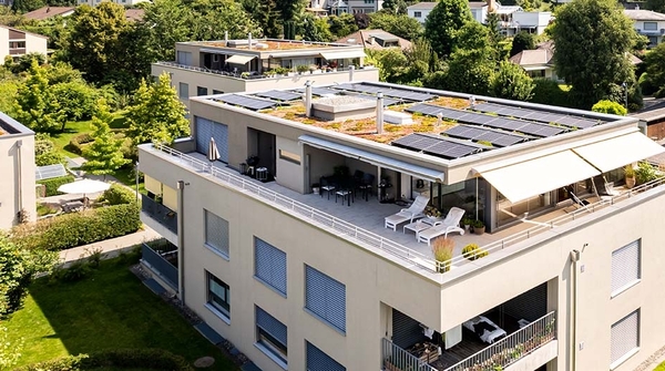 Solaranlage und Energiesteuerung für Mehrfamilienhäuser in Ittigen.