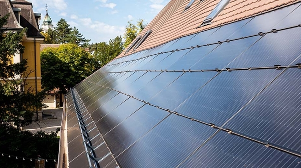 Solaranlage und Energiesteuerung für ein Einfamilienhaus in Solothurn.