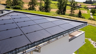 Solaranlage und Stromspeicher für Einfamilienhaus in St. Antoni.