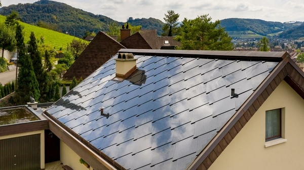 Solaranlage und Wärmepumpe auf Einfamilienhaus in Sissach.